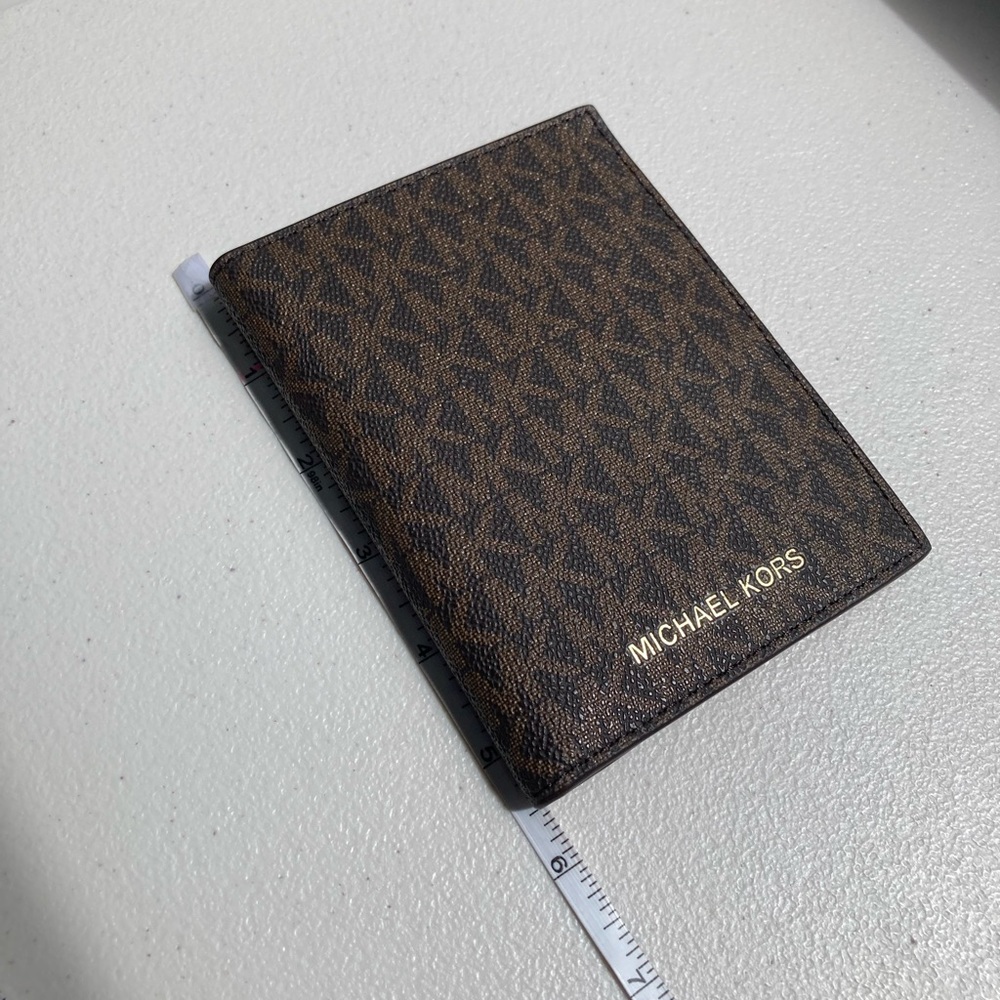 Michael Kors Jet Set Signature MK Logo Brown Passport Cover Card Holder Travel - Picture 9 of 12